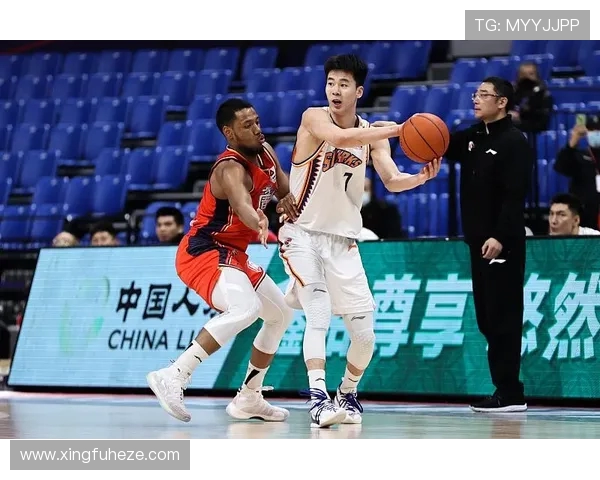 成都篮球队进攻体系解析与战术创新探讨