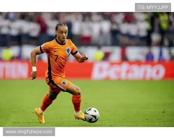 哈维西蒙斯的足球之路:从天才少年到职业联赛的闪耀明星